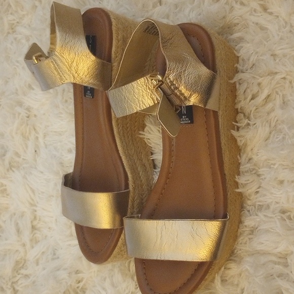 Steve Madden Shoes - Steve Madden platform sandals